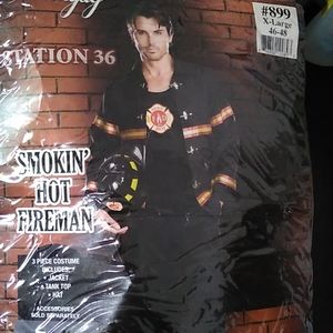 Men's Halloween costumes smoking hot fireman